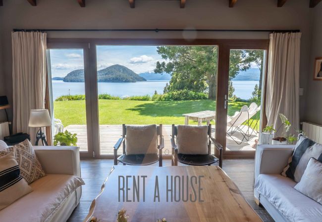 Casa en San Carlos de Bariloche - PENI04C Nueva y moderna casa de 280 mts2, ubicada sobre el lago Nahuel Huapi con excelente vista al lago y la montaña.