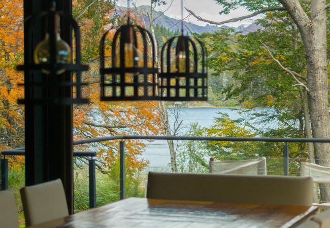 Casa en San Carlos de Bariloche - MORE25 Espectacular casa moderna, con costa de lago y pileta climatizada