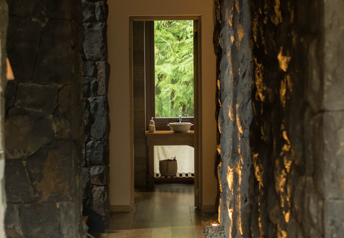 Casa en San Carlos de Bariloche - MORE25 Espectacular casa moderna, con costa de lago y pileta climatizada