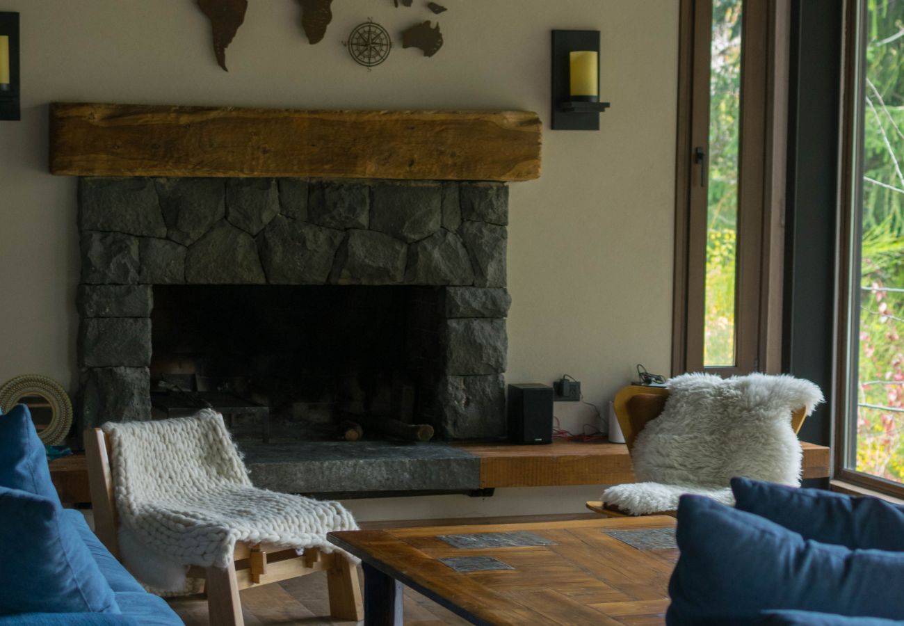 Casa en San Carlos de Bariloche - MORE25 Espectacular casa moderna, con costa de lago y pileta climatizada