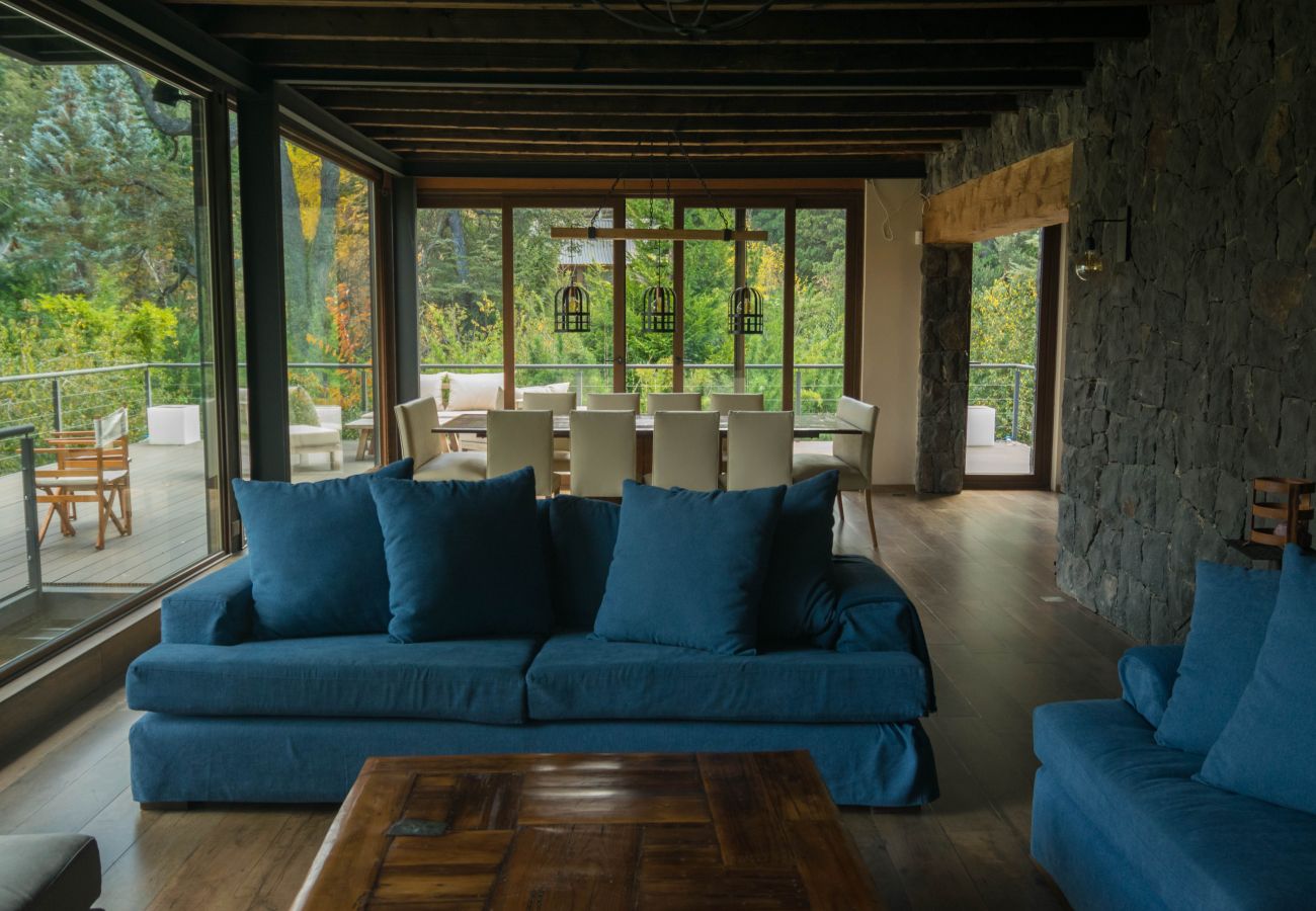 Casa en San Carlos de Bariloche - MORE25 Espectacular casa moderna, con costa de lago y pileta climatizada