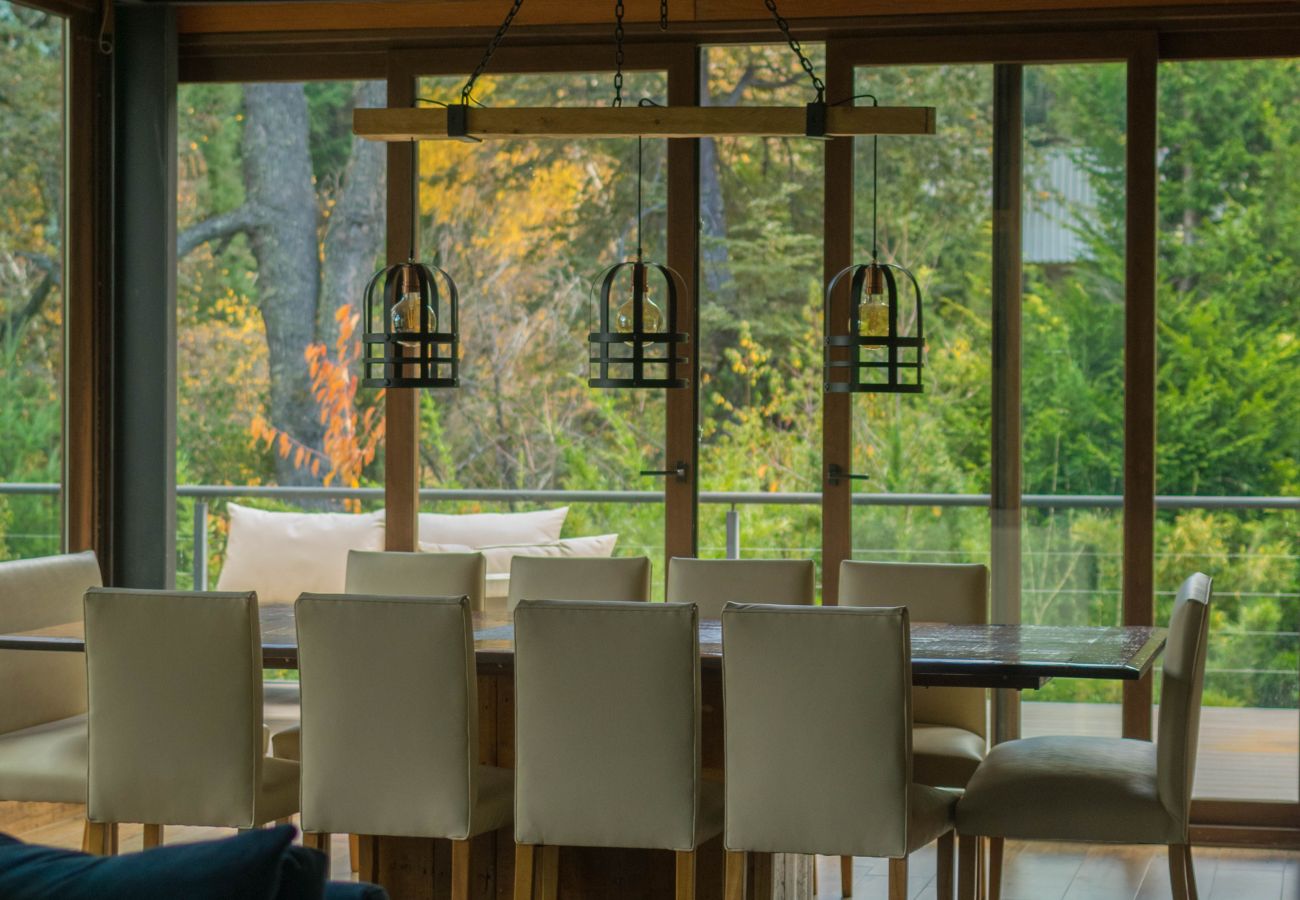 Casa en San Carlos de Bariloche - MORE25 Espectacular casa moderna, con costa de lago y pileta climatizada