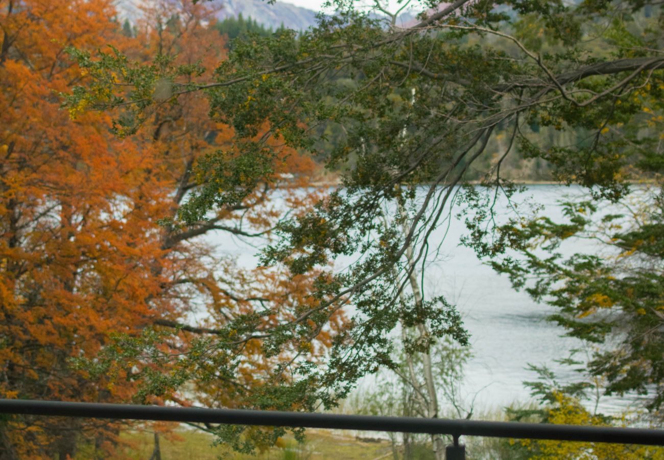 Casa en San Carlos de Bariloche - MORE25 Espectacular casa moderna, con costa de lago y pileta climatizada