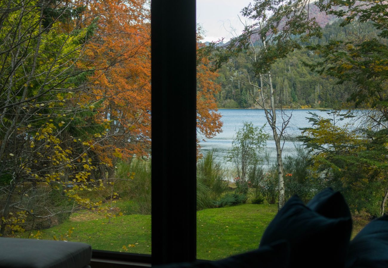 Casa en San Carlos de Bariloche - MORE25 Espectacular casa moderna, con costa de lago y pileta climatizada