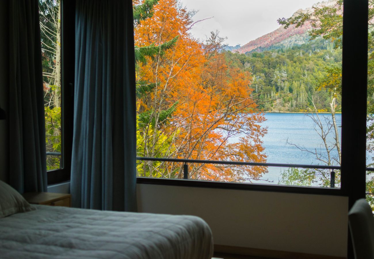 Casa en San Carlos de Bariloche - MORE25 Espectacular casa moderna, con costa de lago y pileta climatizada