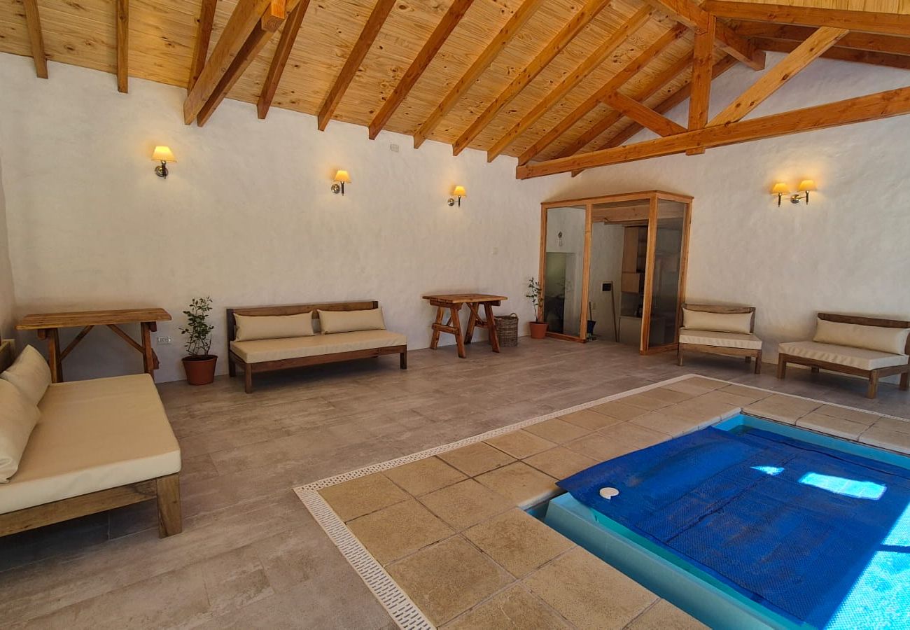 Casa en San Carlos de Bariloche - CAS03 Espectacular casona con pileta y jacuzzi en un entorno único