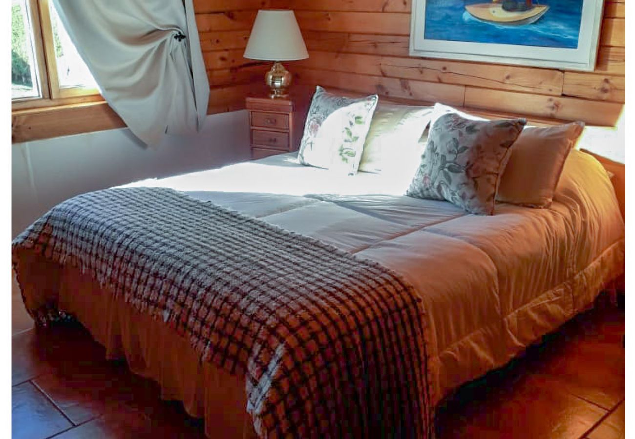 Casa en San Carlos de Bariloche - HUAPI24C Cómoda casa sobre la  costa del Lago Nahuel Huapi 