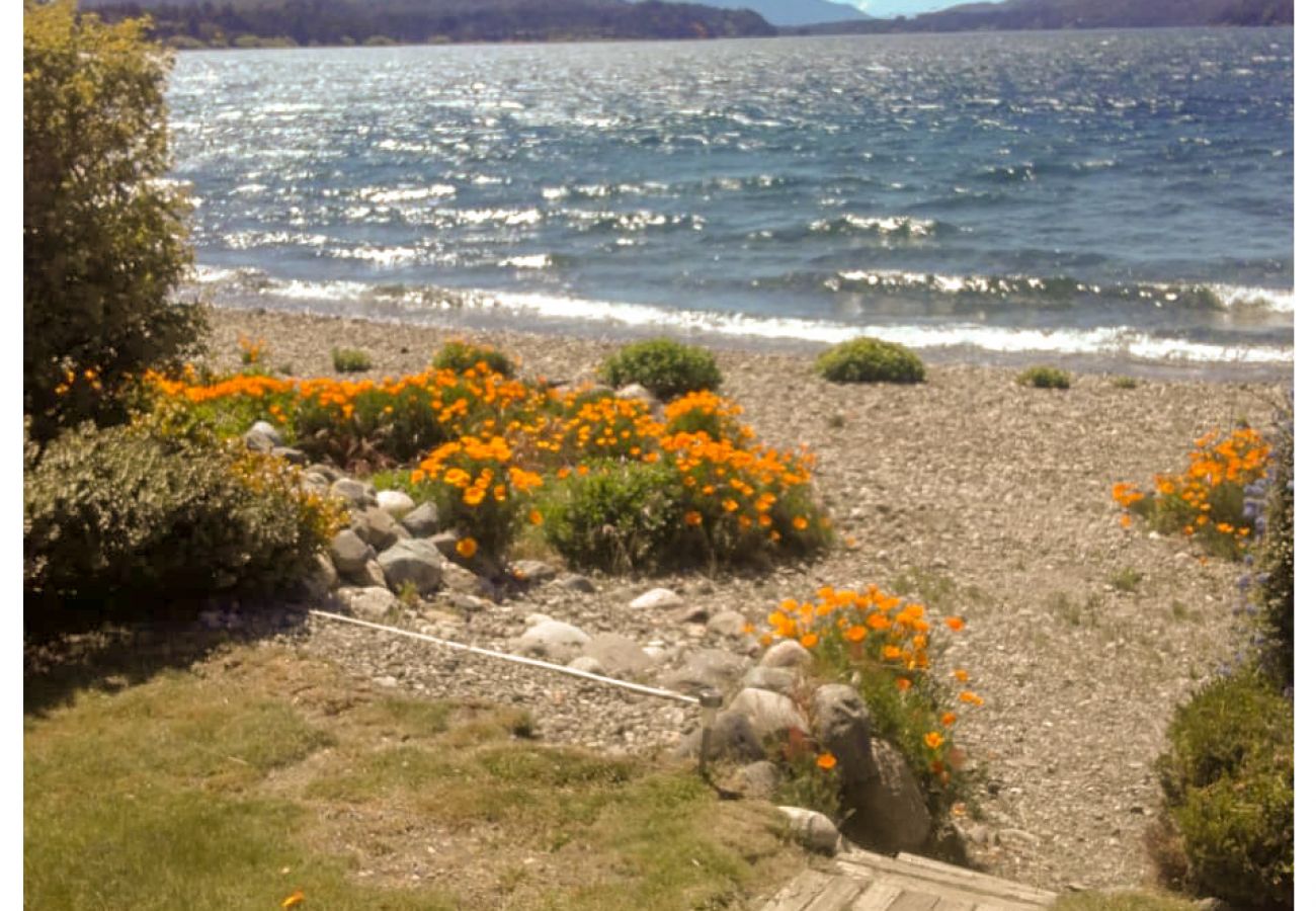 Casa en San Carlos de Bariloche - HUAPI24C Cómoda casa sobre la  costa del Lago Nahuel Huapi 