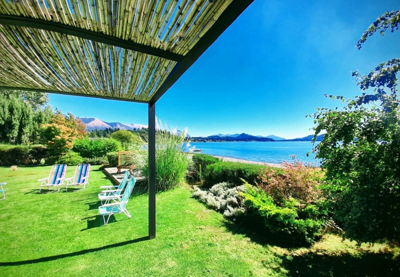 Casa en San Carlos de Bariloche - HUAPI24C Cómoda casa sobre la  costa del Lago Nahuel Huapi 