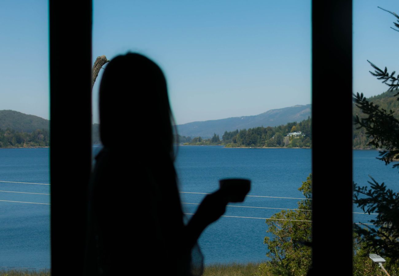Casa en San Carlos de Bariloche - CÁLIDA CASONA ALPINA FRENTE AL LAGO NAHUEL HUAPI