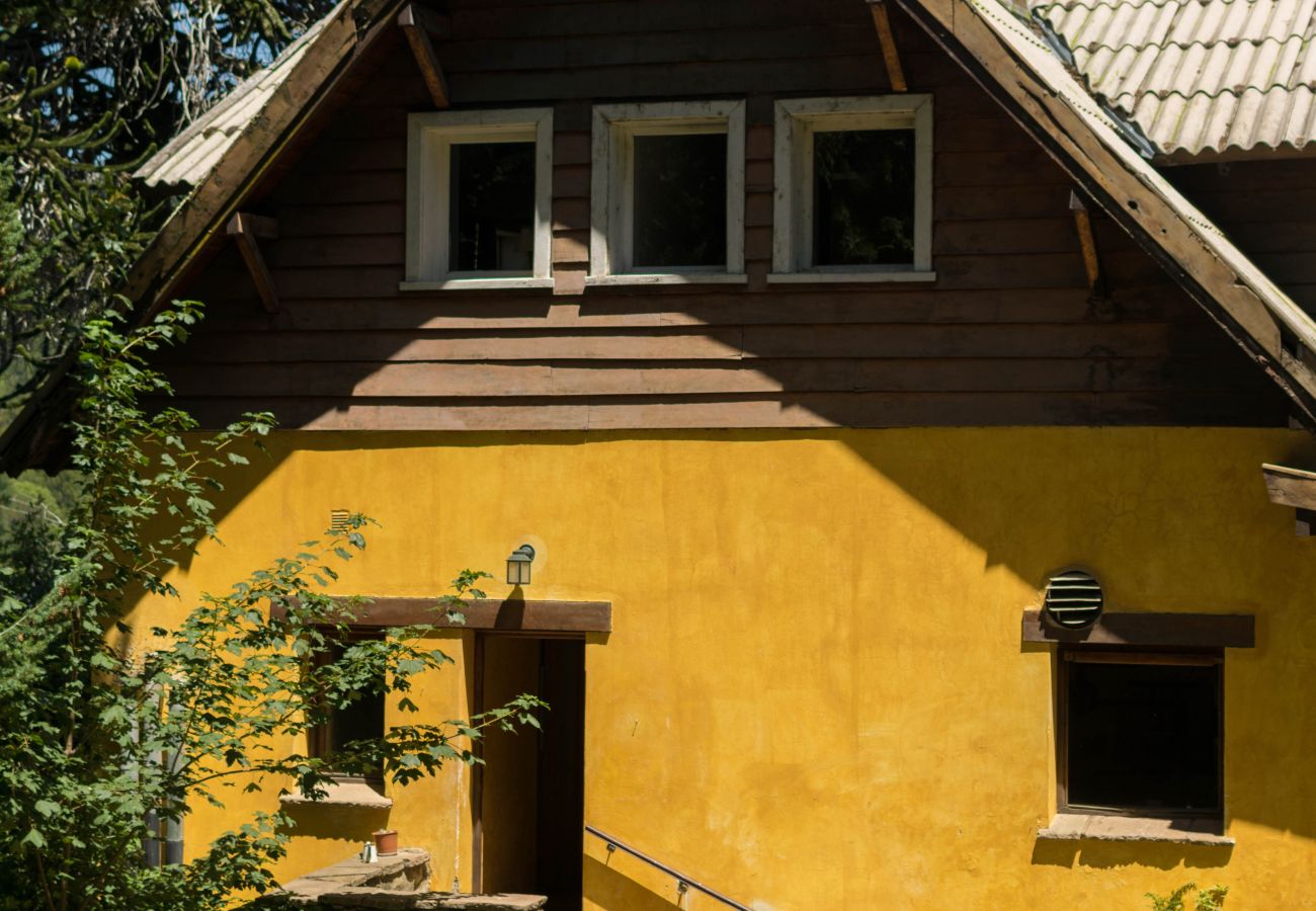 Casa en San Carlos de Bariloche - CÁLIDA CASONA ALPINA FRENTE AL LAGO NAHUEL HUAPI