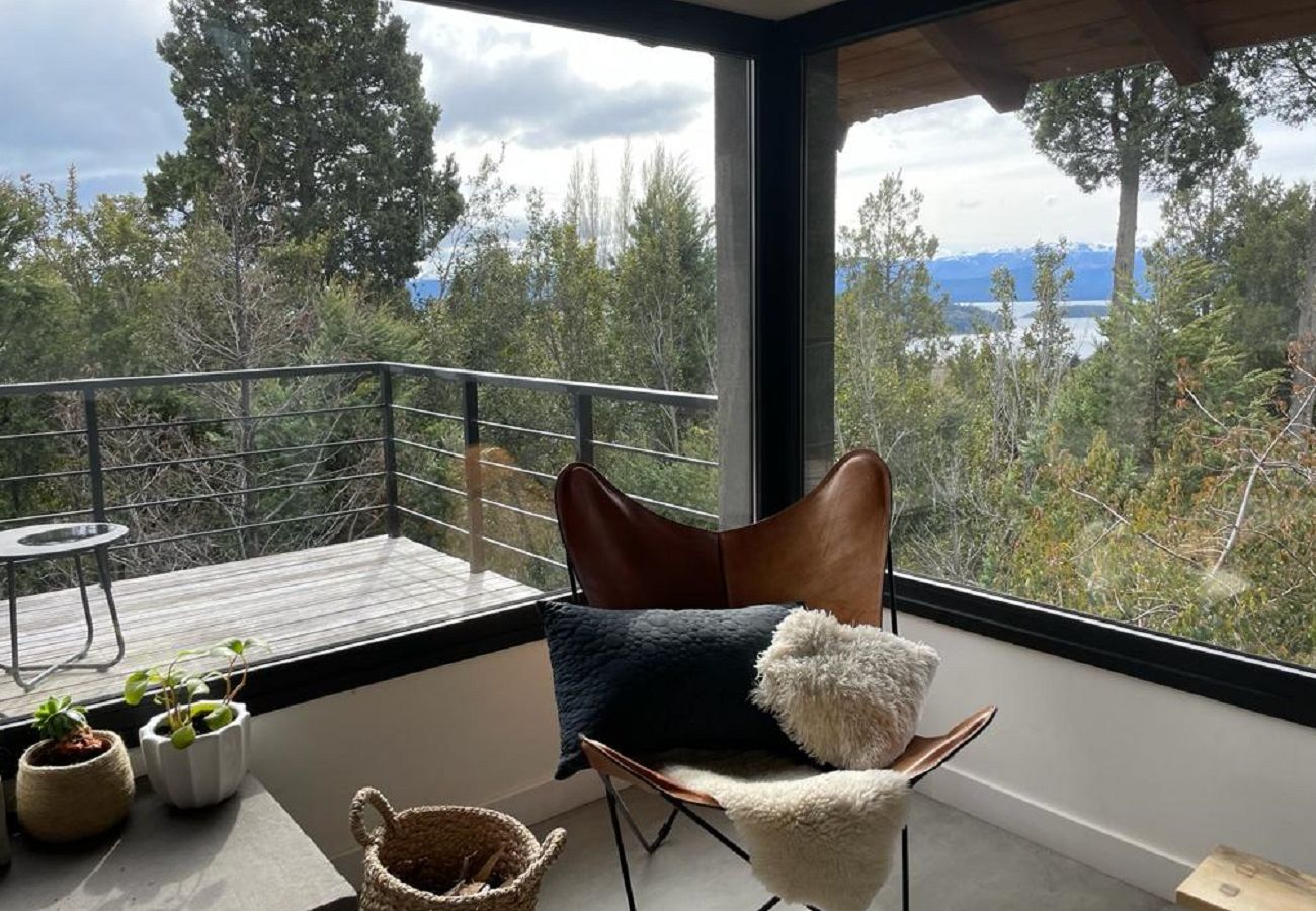 Casa en San Carlos de Bariloche - FAM17 Moderna casa en el bosque con vista al lago y las montañas