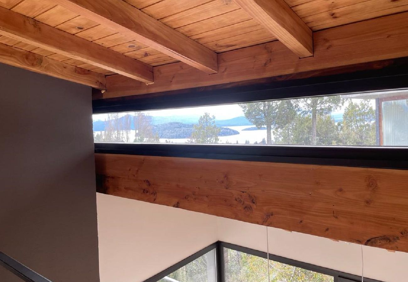 Casa en San Carlos de Bariloche - FAM17 Moderna casa en el bosque con vista al lago y las montañas