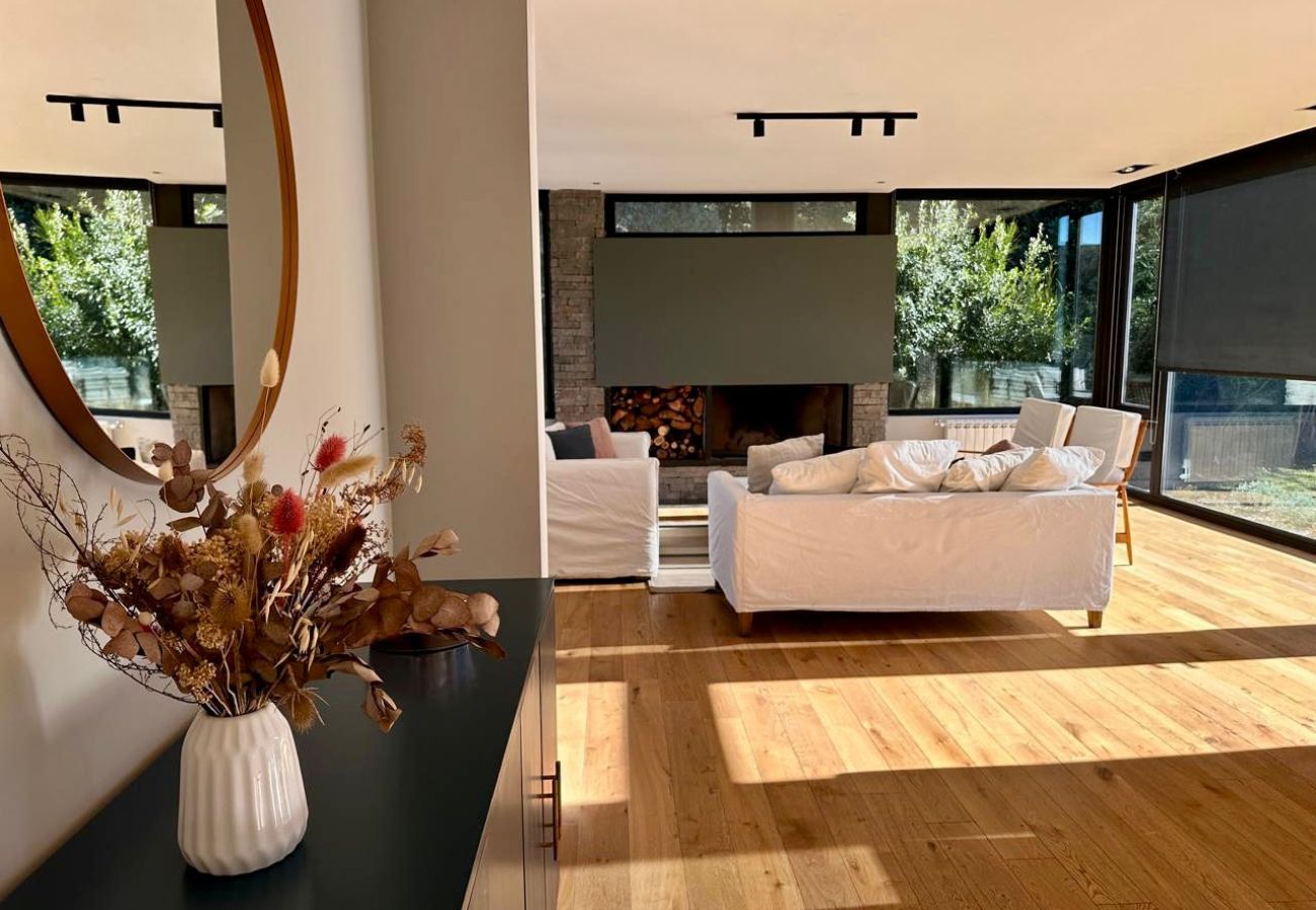 Casa en San Carlos de Bariloche - ARE42 - MODERNA Y LUMINOSA  CASA EN ARELAUQUEN