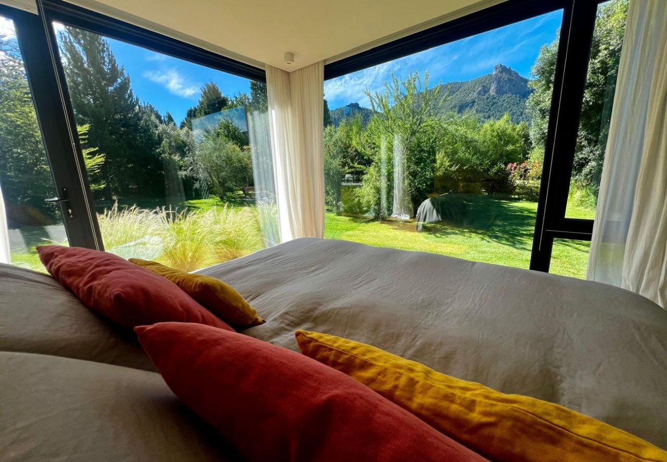 Casa en San Carlos de Bariloche - ARE42 - MODERNA Y LUMINOSA  CASA EN ARELAUQUEN