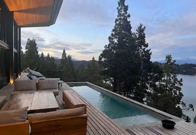 Casa en San Carlos de Bariloche - CASA CHIC EN BARILOCHE, CON COSTA Y PILETA - 