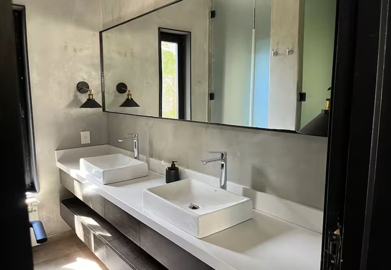 Casa en San Carlos de Bariloche - CASA CHIC EN BARILOCHE, CON COSTA Y PILETA - 