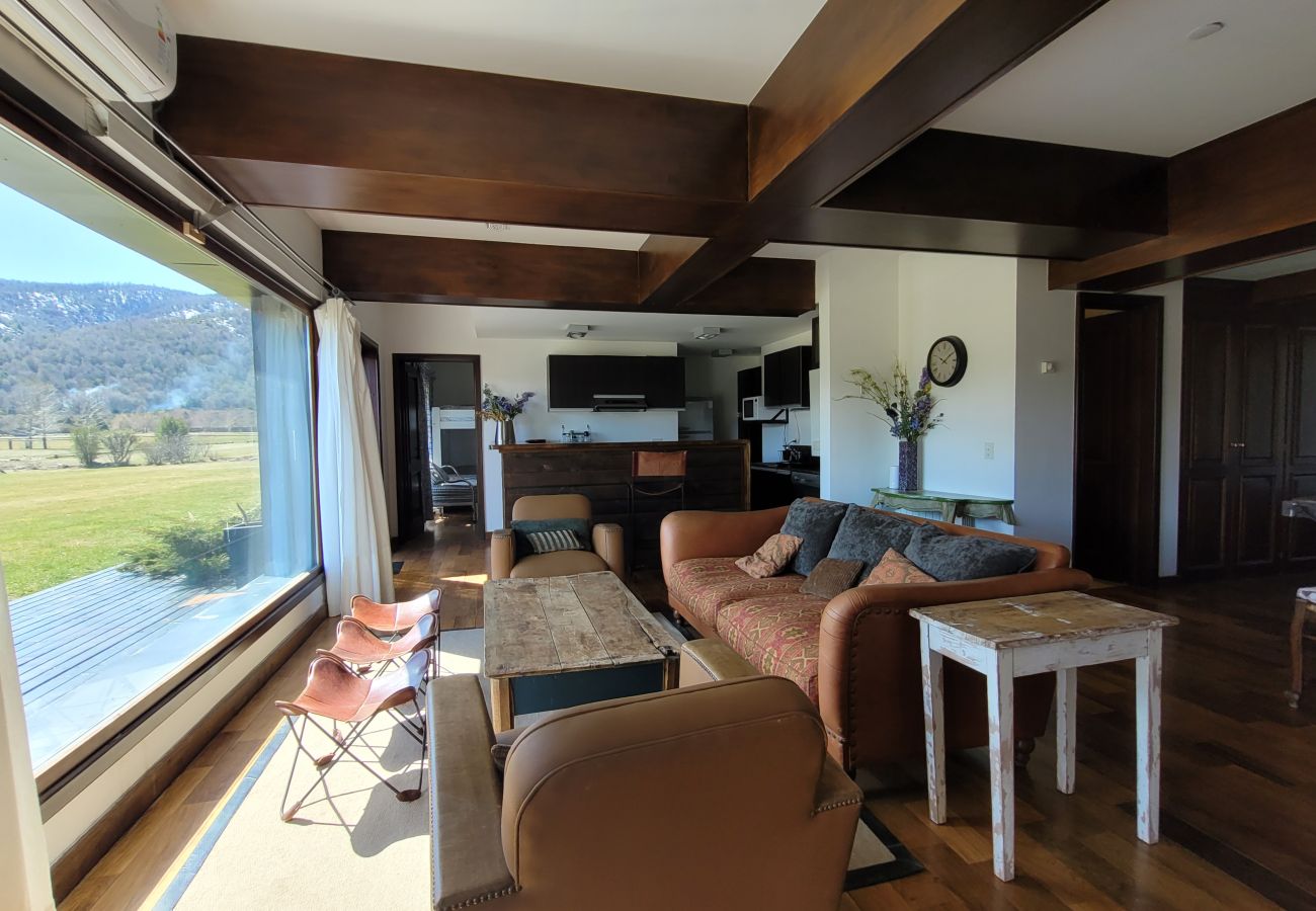 Apartamento en San Carlos de Bariloche - ARE10 - CÁLIDO Y CÓMODO DEPARTAMENTO CON VISTA A LA MONTAÑA Y SALIDA DIRECTA AL CAMPO DE POLO