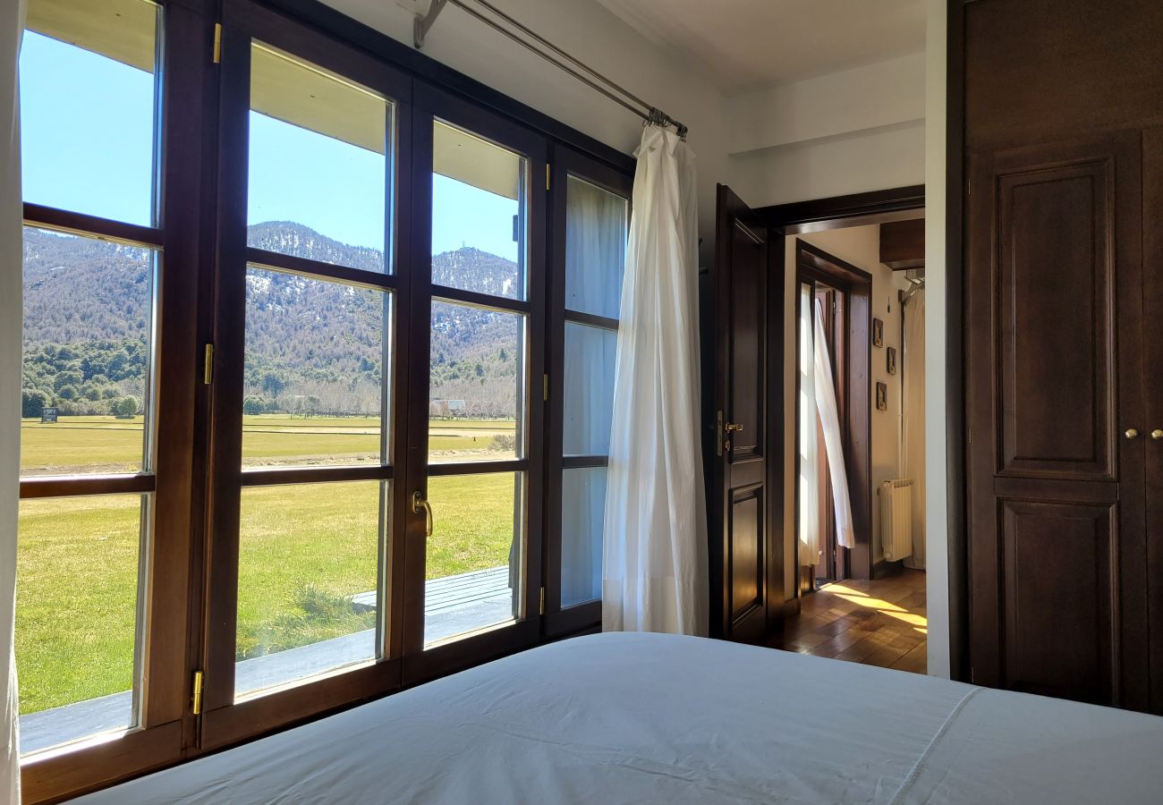 Apartamento en San Carlos de Bariloche - ARE10 - CÁLIDO Y CÓMODO DEPARTAMENTO CON VISTA A LA MONTAÑA Y SALIDA DIRECTA AL CAMPO DE POLO