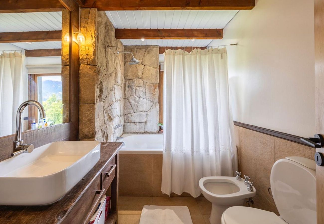 Casa en San Carlos de Bariloche - ARE25 CASA DE MONTAÑA EN ARELAUQUEN + QUINChO