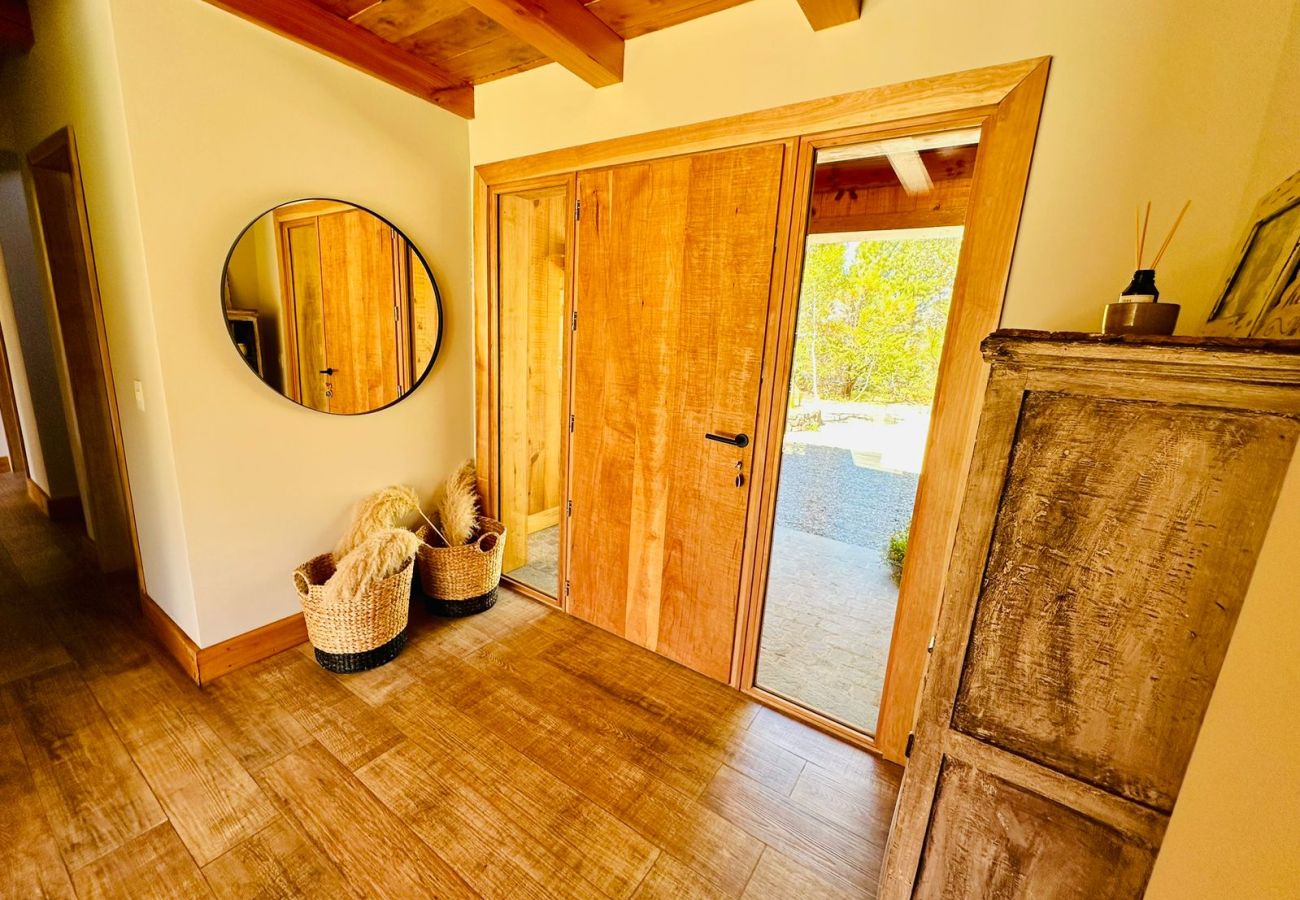 Casa en San Carlos de Bariloche - ARE11 INCREIBLE CASA EN ARELAUQUEN CON VISTAS A LOS CERROS CATEDRAL, OTTO Y VENTANA 