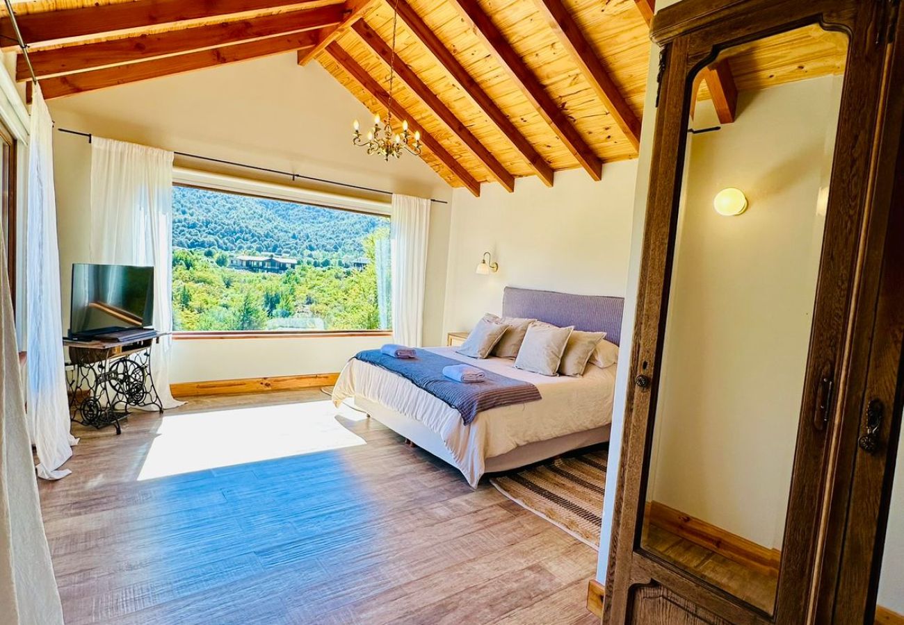 Casa en San Carlos de Bariloche - ARE11 INCREIBLE CASA EN ARELAUQUEN CON VISTAS A LOS CERROS CATEDRAL, OTTO Y VENTANA 