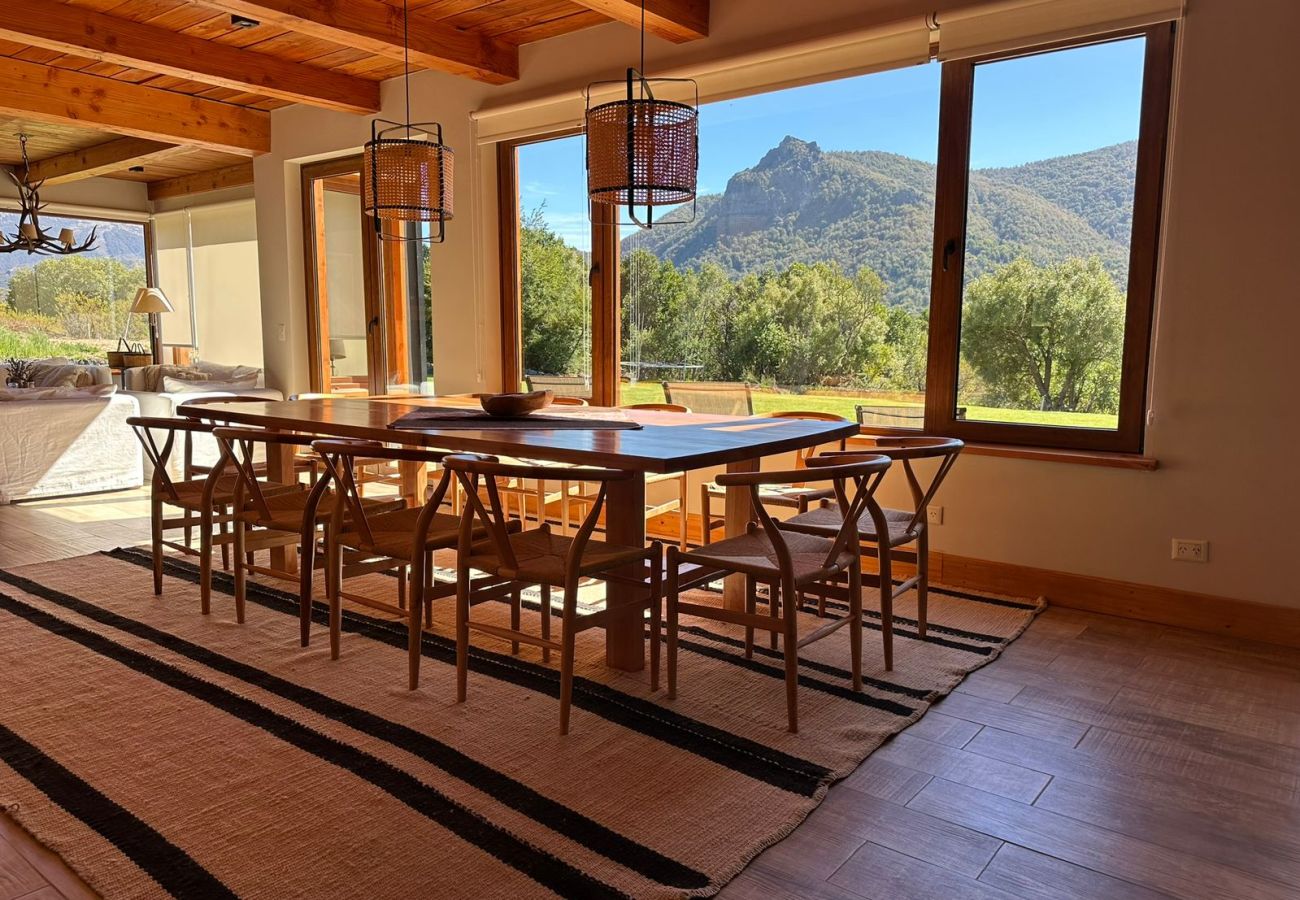 Casa en San Carlos de Bariloche - ARE11 INCREIBLE CASA EN ARELAUQUEN CON VISTAS A LOS CERROS CATEDRAL, OTTO Y VENTANA 