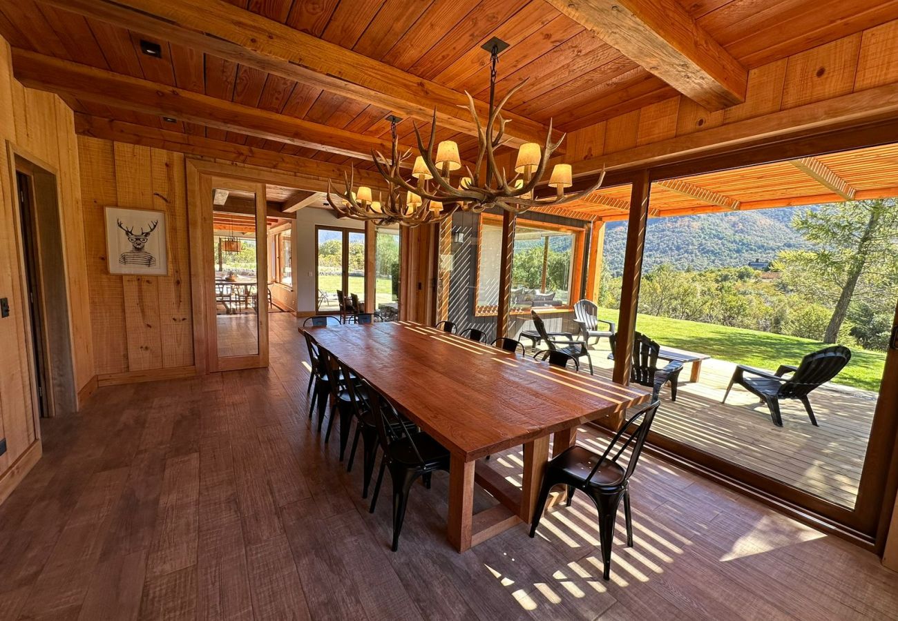 Casa en San Carlos de Bariloche - ARE11 INCREIBLE CASA EN ARELAUQUEN CON VISTAS A LOS CERROS CATEDRAL, OTTO Y VENTANA 