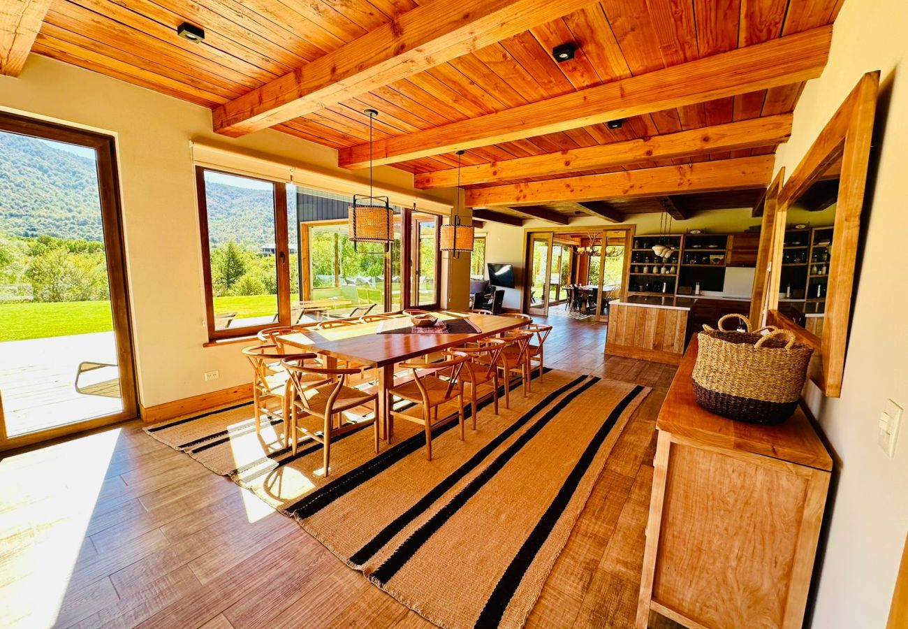 Casa en San Carlos de Bariloche - ARE11 INCREIBLE CASA EN ARELAUQUEN CON VISTAS A LOS CERROS CATEDRAL, OTTO Y VENTANA 