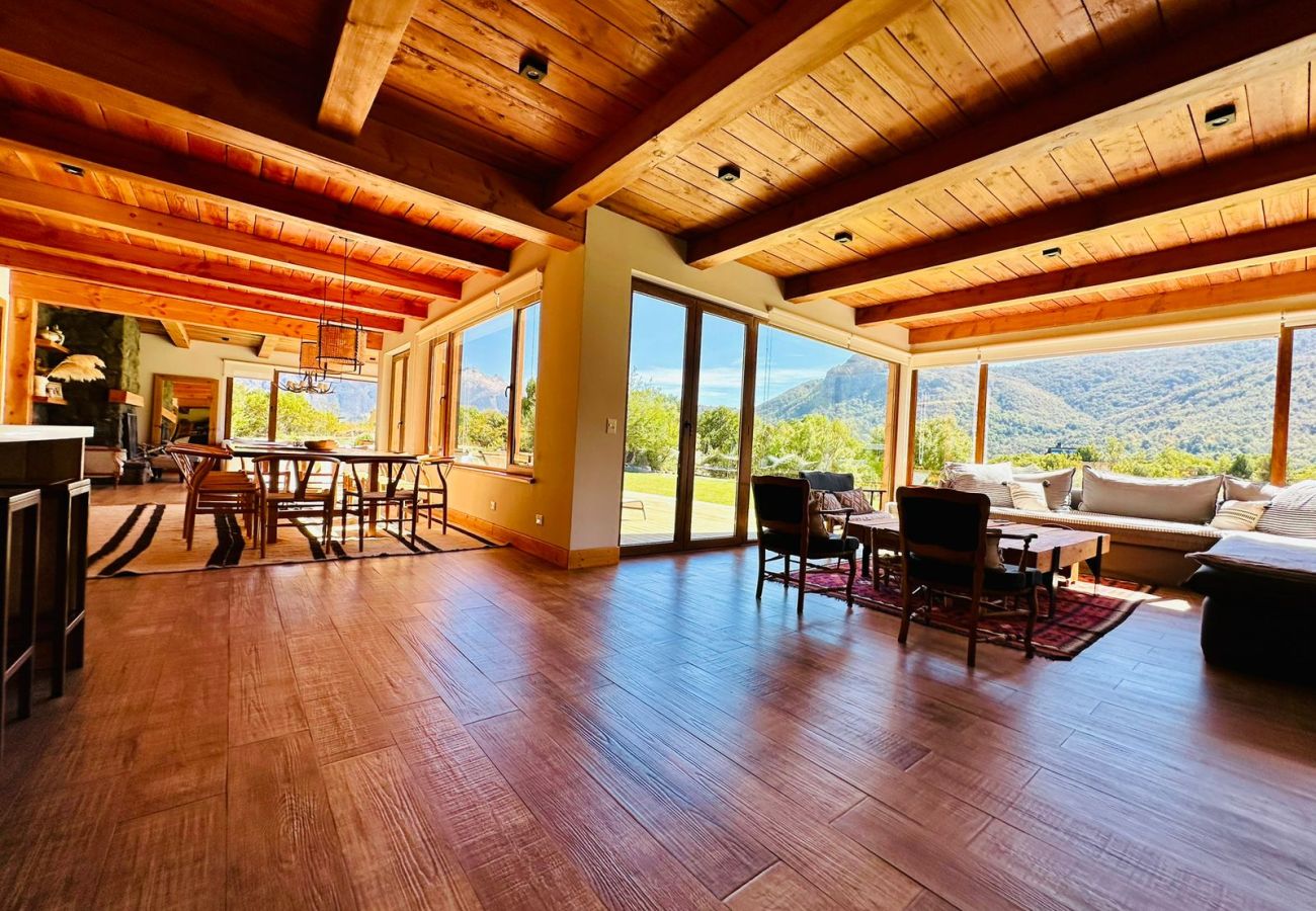 Casa en San Carlos de Bariloche - ARE11 INCREIBLE CASA EN ARELAUQUEN CON VISTAS A LOS CERROS CATEDRAL, OTTO Y VENTANA 