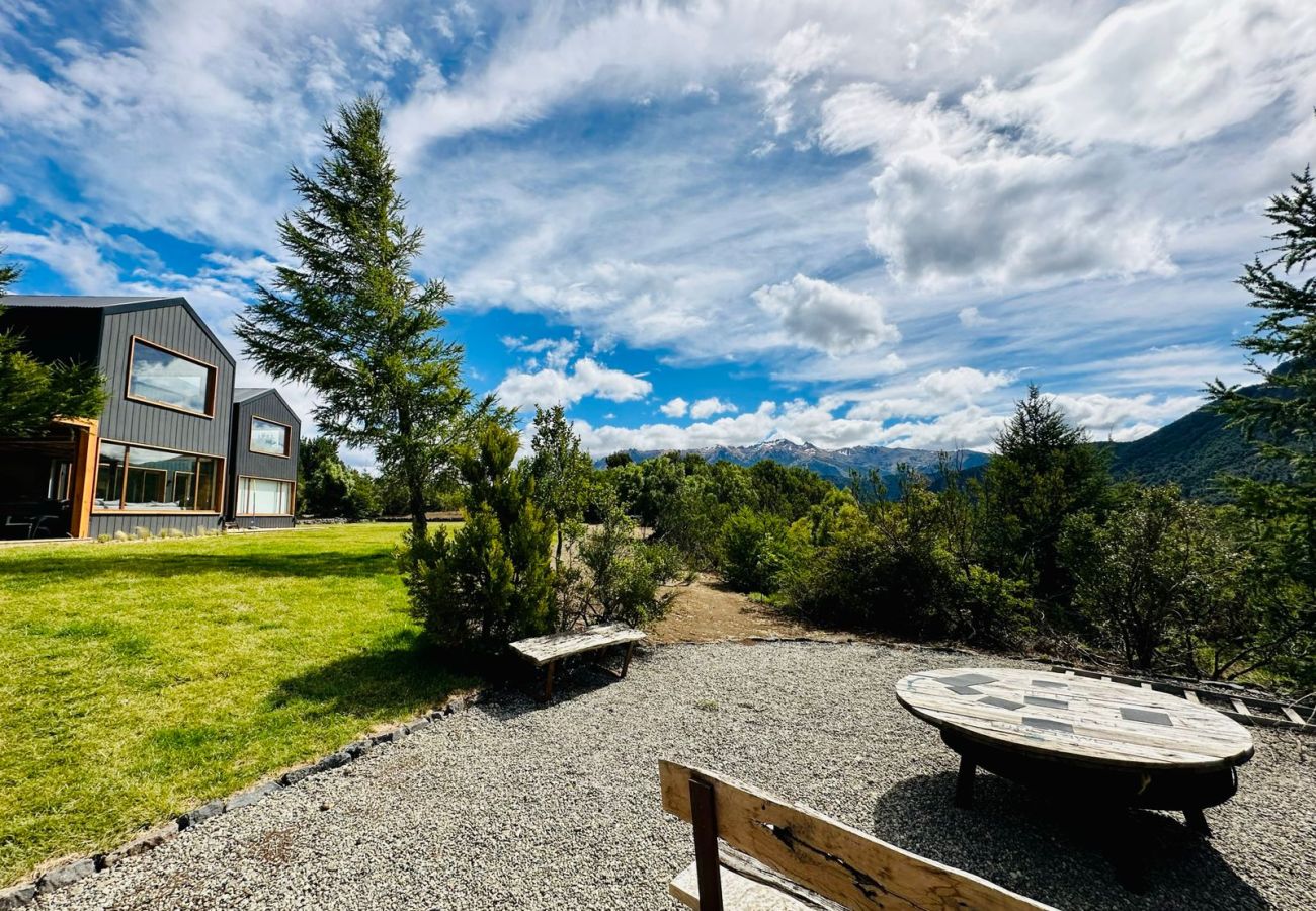 Casa en San Carlos de Bariloche - ARE11 INCREIBLE CASA EN ARELAUQUEN CON VISTAS A LOS CERROS CATEDRAL, OTTO Y VENTANA 