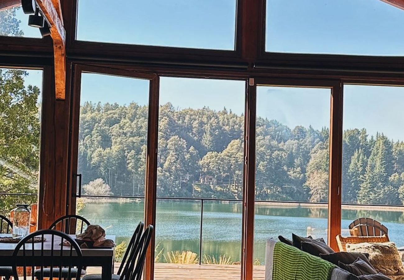 Casa en San Carlos de Bariloche - TREBOL04 CANCHERÍSIMA CASA RECIENTEMENTE REFACCIONADA SOBRE LAGUNA EL TRÉBOL
