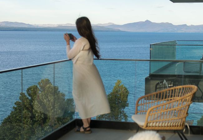 Apartamento en San Carlos de Bariloche - Huapi44C- Lujoso depto. con jacuzzi privado y pileta climatizada 