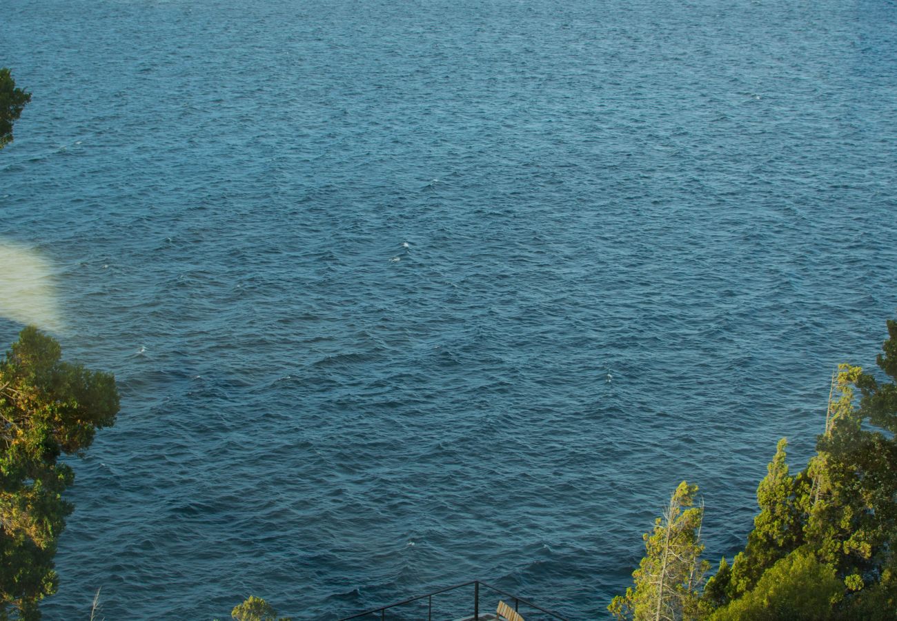 Apartamento en San Carlos de Bariloche - Huapi44C- Lujoso depto. con jacuzzi privado y pileta climatizada 