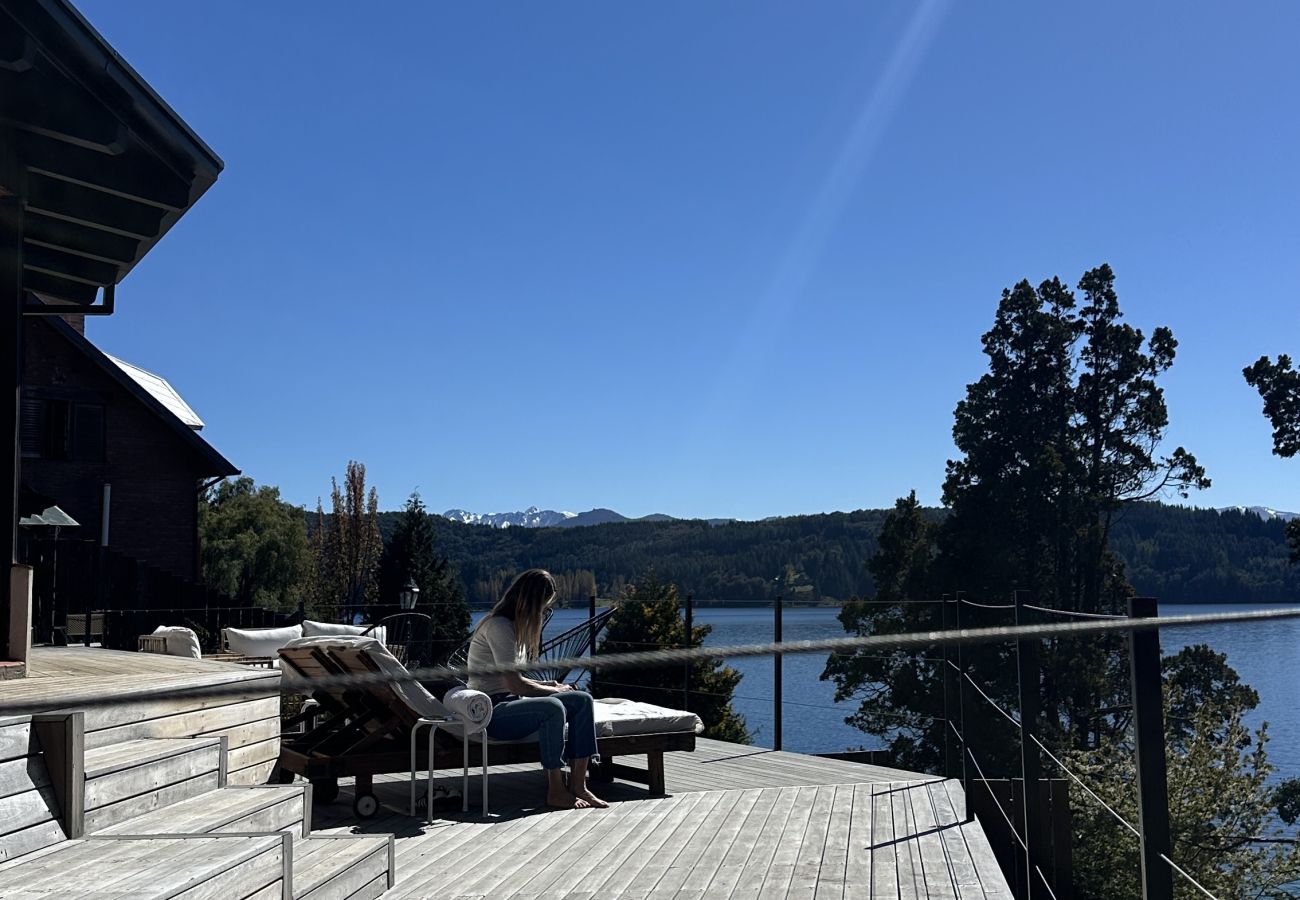 Casa en San Carlos de Bariloche - huapi51  Casa de lujo frente al Lago Nahuel Huapi
