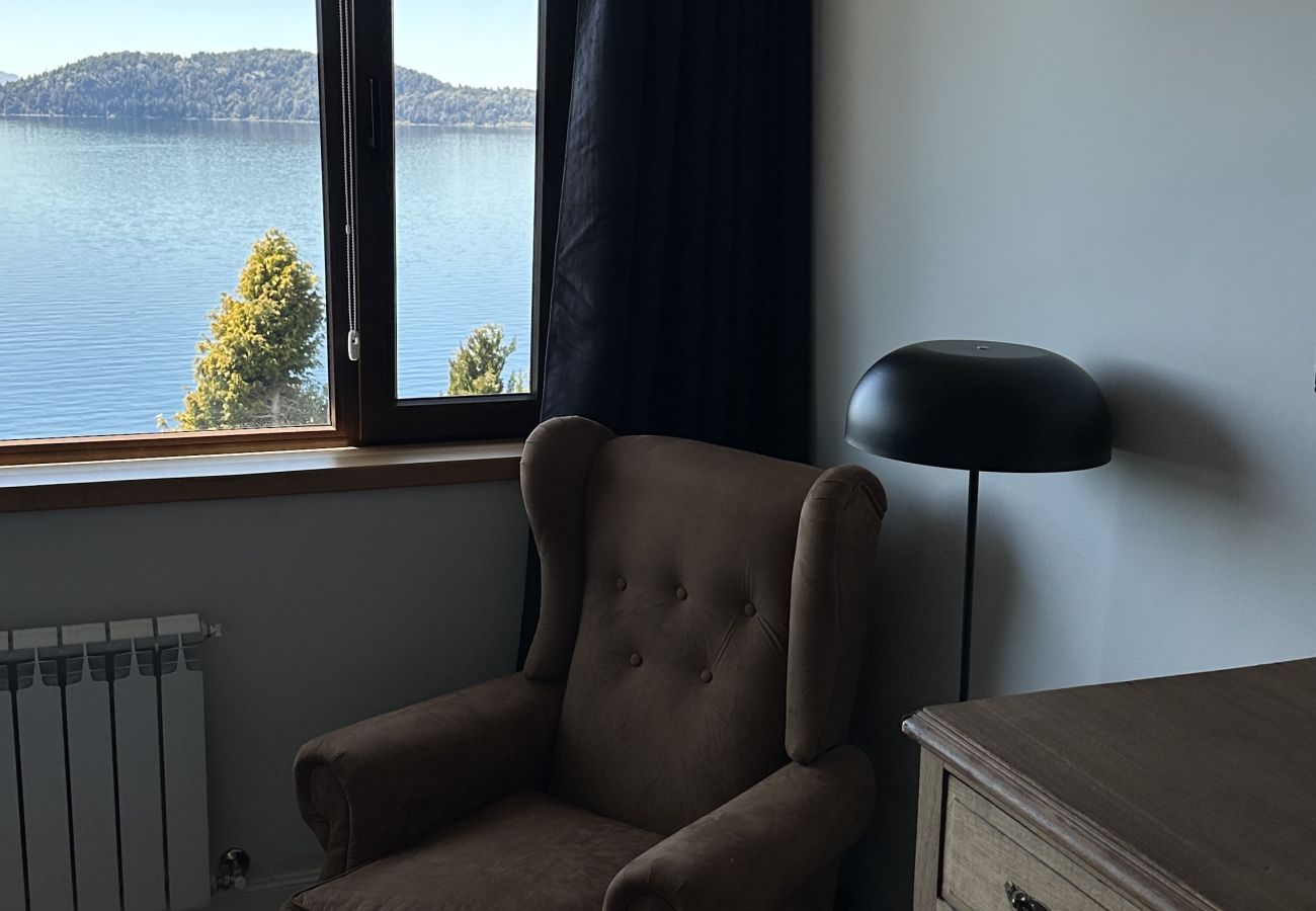 Casa en San Carlos de Bariloche - huapi51  Casa de lujo frente al Lago Nahuel Huapi