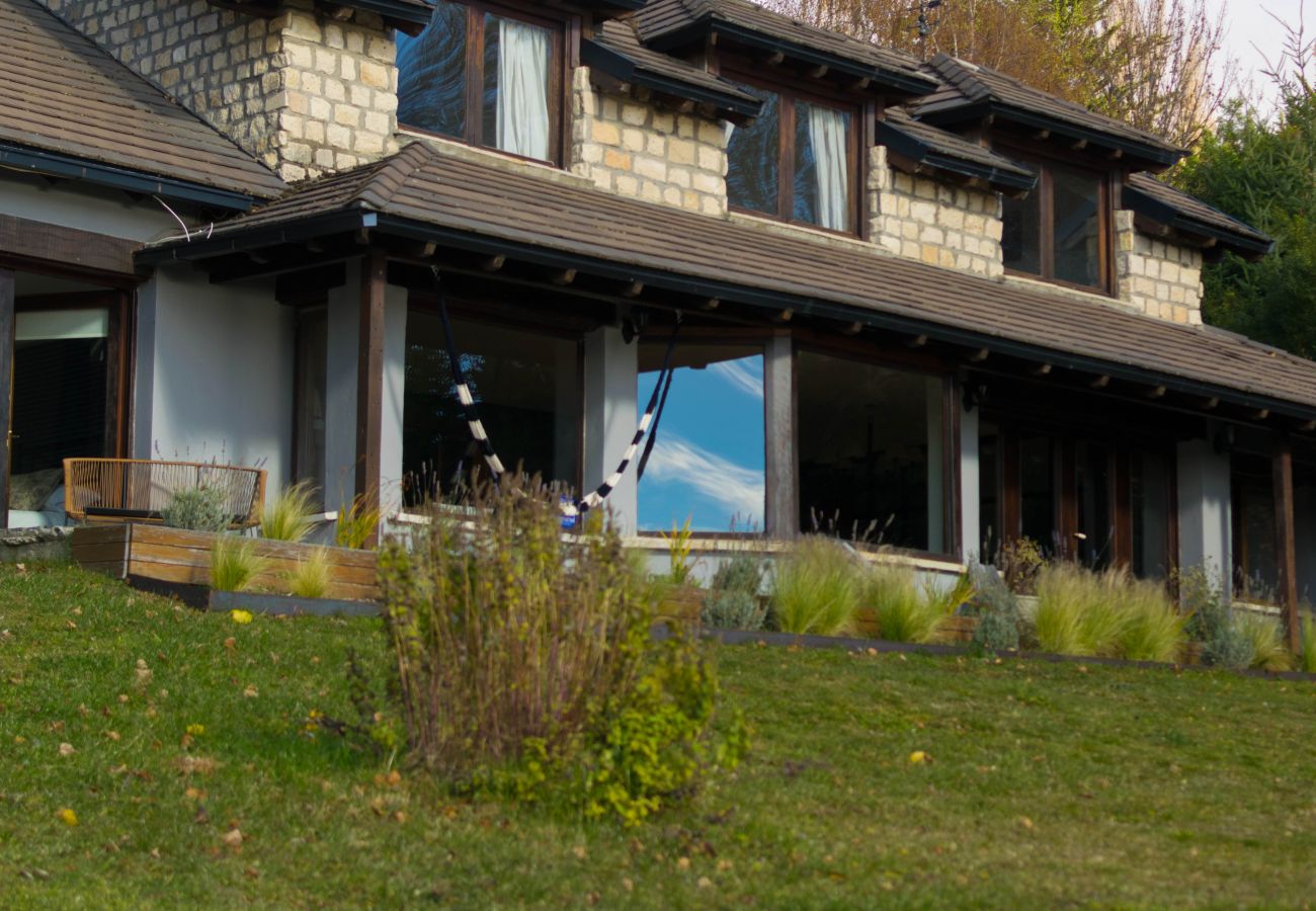 Casa en San Carlos de Bariloche - HUAPI52C La casa del lago mas linda para 14 personas