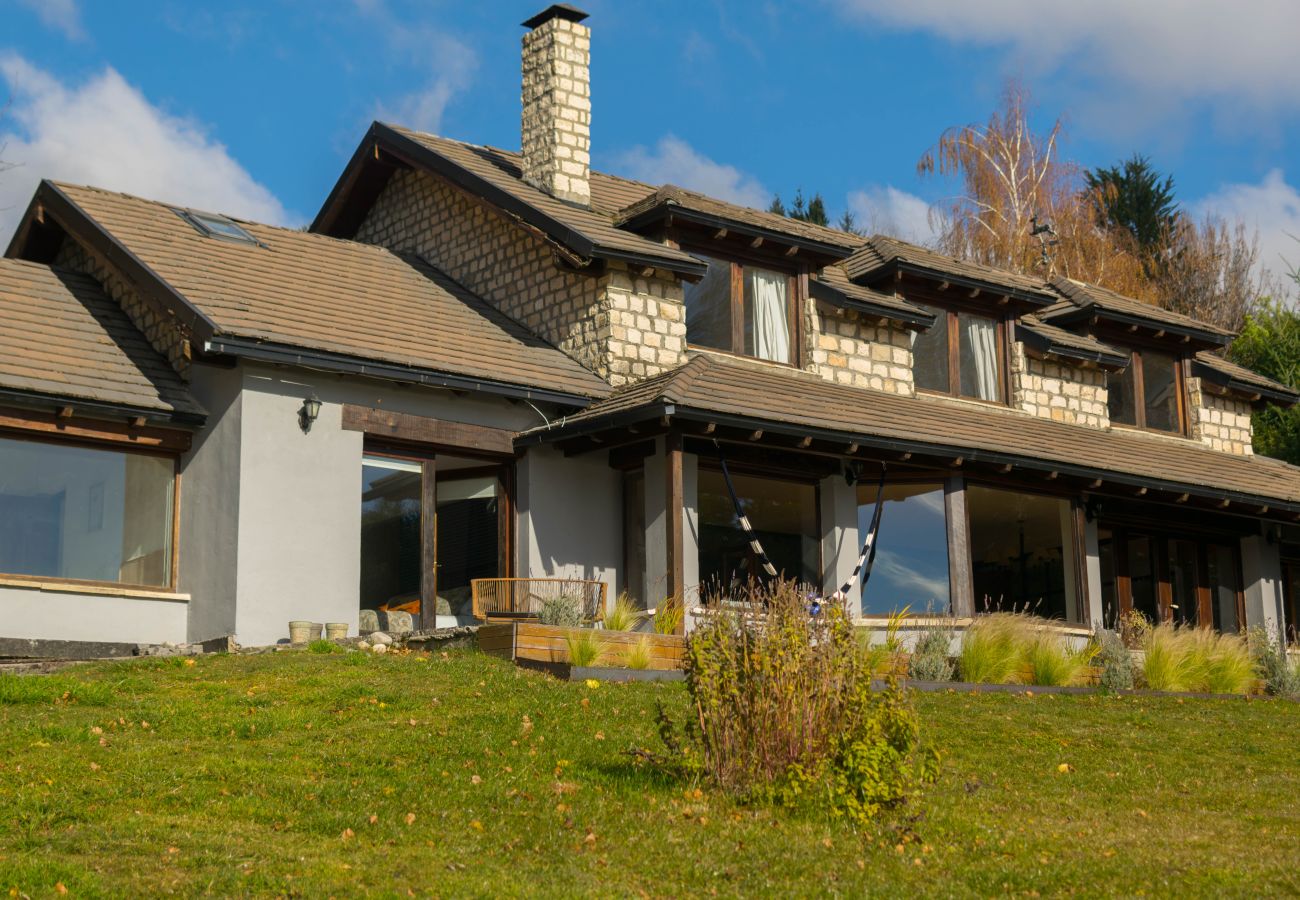 Casa en San Carlos de Bariloche - HUAPI52C La casa del lago mas linda para 14 personas