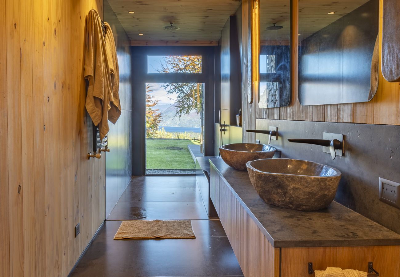 Casa en San Carlos de Bariloche - ARE68 Espectacular casona en arelauquen con vistas y jacuzzi 