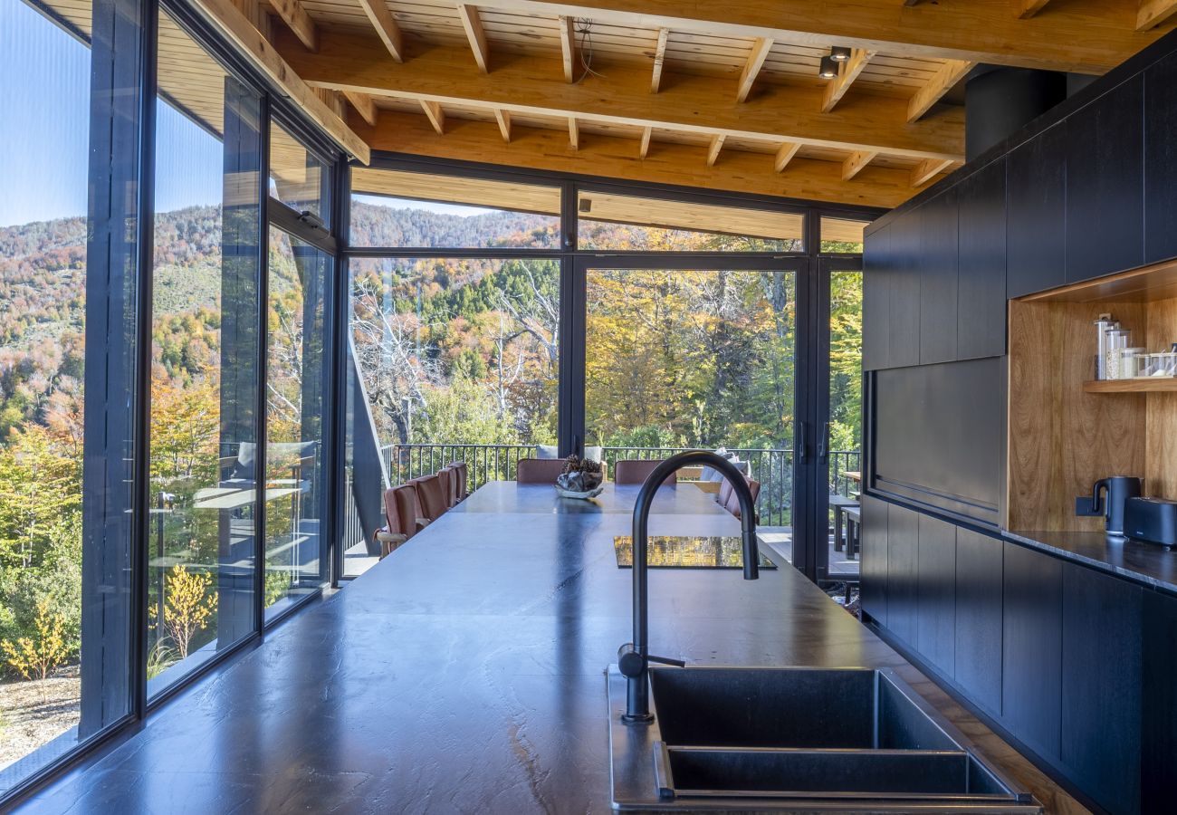 Casa en San Carlos de Bariloche - ARE68 Espectacular casona en arelauquen con vistas y jacuzzi 