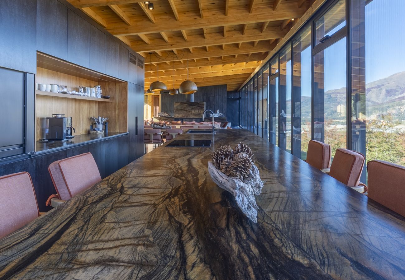 Casa en San Carlos de Bariloche - ARE68 Espectacular casona en arelauquen con vistas y jacuzzi 