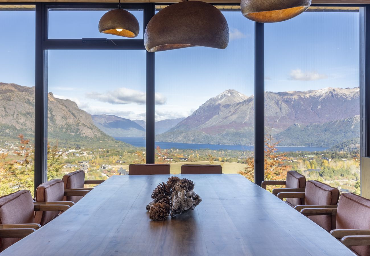 Casa en San Carlos de Bariloche - ARE68 Espectacular casona en arelauquen con vistas y jacuzzi 