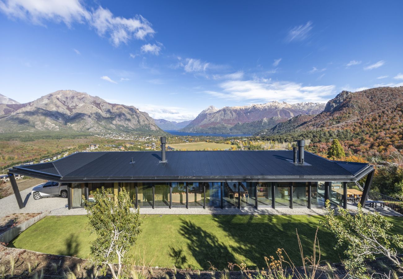 Casa en San Carlos de Bariloche - ARE68 Espectacular casona en arelauquen con vistas y jacuzzi 