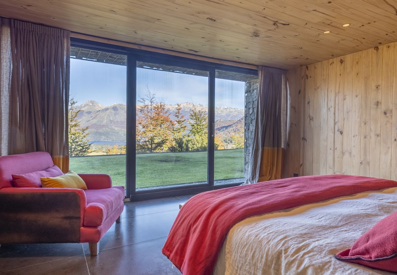 Casa en San Carlos de Bariloche - ARE68 Espectacular casona en arelauquen con vistas y jacuzzi 