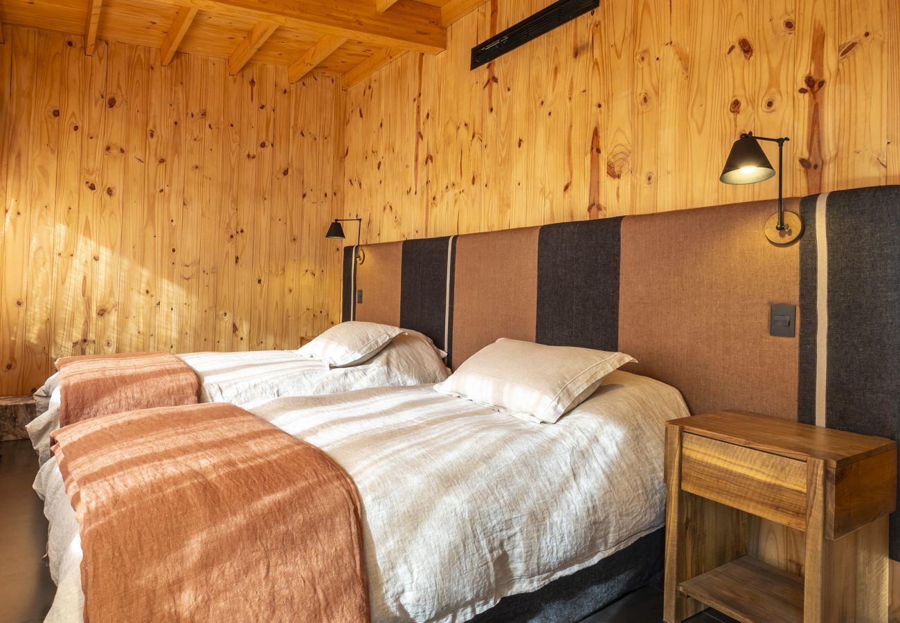 Casa en San Carlos de Bariloche - ARE68 Espectacular casona en arelauquen con vistas y jacuzzi 