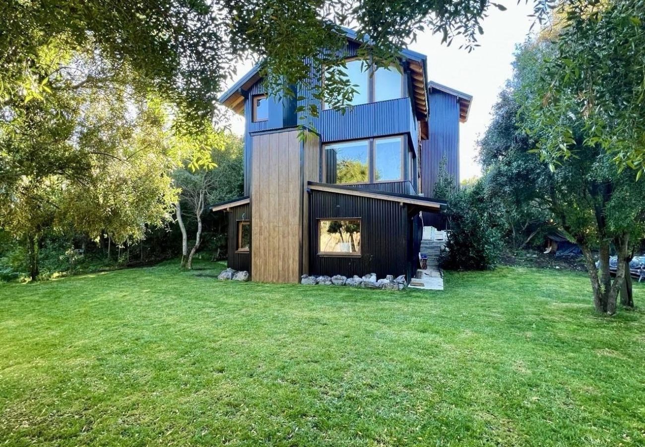 Casa en San Carlos de Bariloche - Amplia cabaña con vista a las montañas