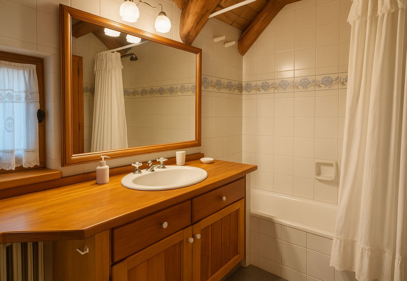 Casa em San Carlos de Bariloche - HUAPI17 Casa espetacular com amplo jardim e costa com cais sobre o Lago Nahuel Huapi