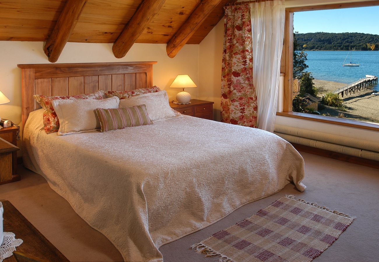 Casa em San Carlos de Bariloche - HUAPI17 Casa espetacular com amplo jardim e costa com cais sobre o Lago Nahuel Huapi