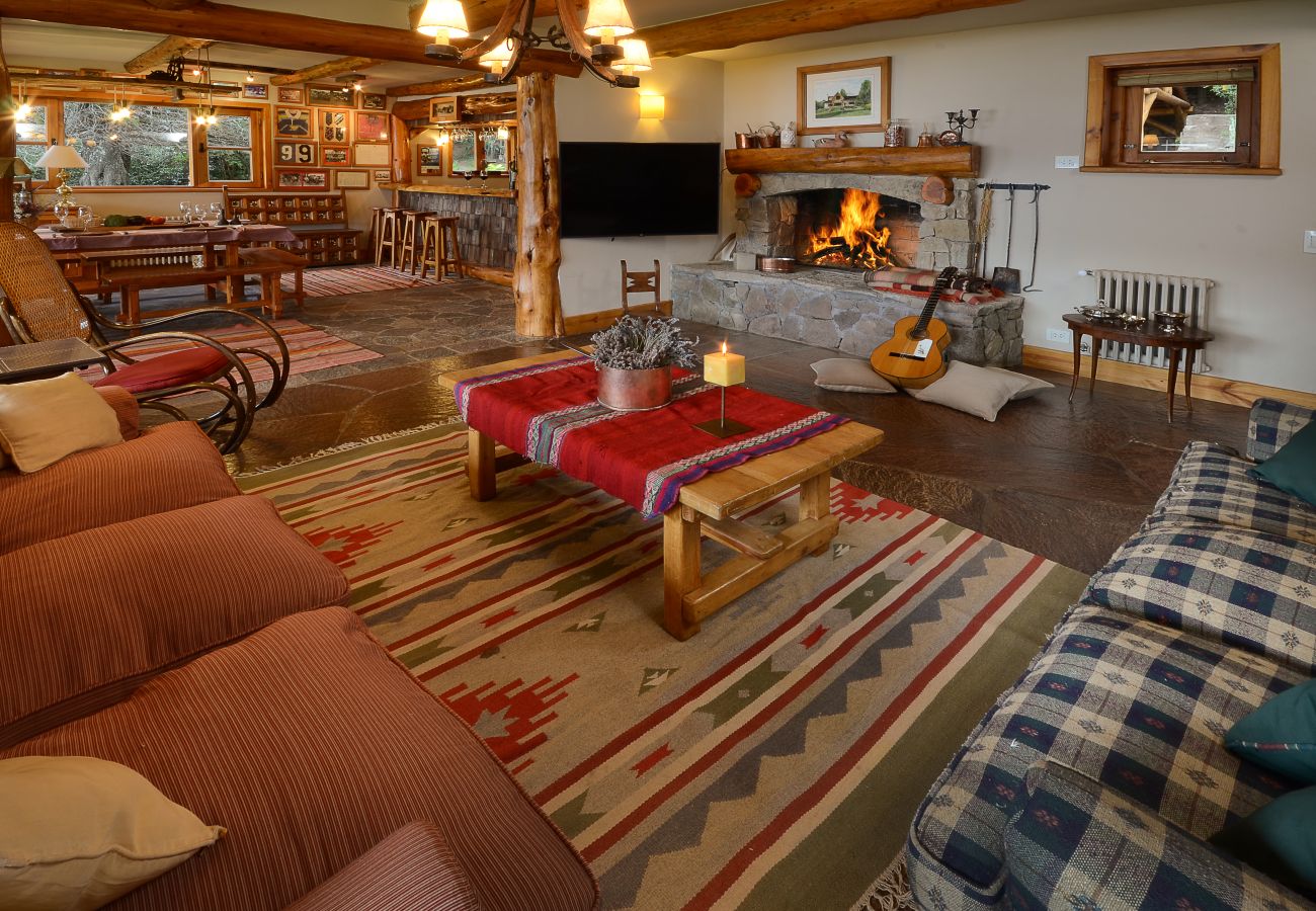 Casa em San Carlos de Bariloche - HUAPI17 Casa espetacular com amplo jardim e costa com cais sobre o Lago Nahuel Huapi