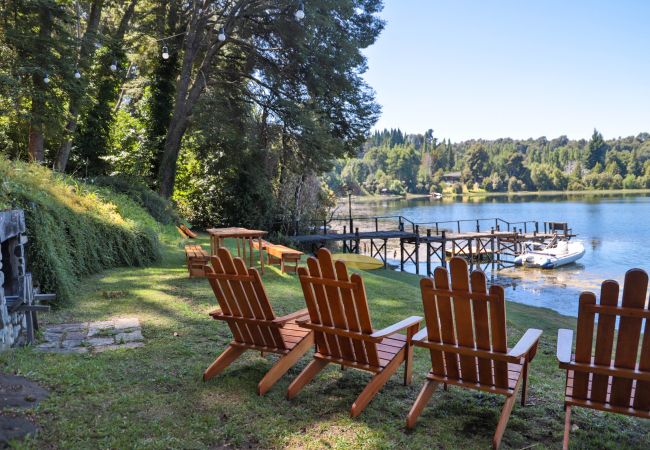 Casa em San Carlos de Bariloche - MORE16C Espetacular casa localizada na exclusiva área de Llao Llao, às margens do Lago Morenito